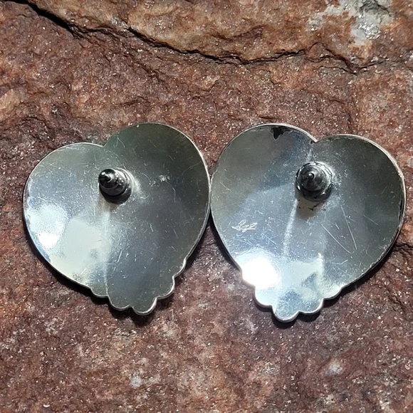 Vintage Western Floral Ornate Heart Earrings. - Picture 2 of 7